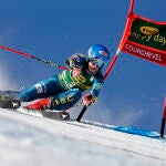 Mikaela Shiffrin de los EE.UU. en acción durante la carrera de Slalom Gigante Femenino en la Copa Mundial de Esquí Alpino de la FIS en Courchevel, Francia, 14 de diciembre de 2020. (Francia) EFE/EPA/SEBASTIEN NOGIER