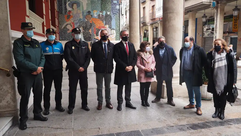 El delegado del Gobierno, Javier Izquierdo, presenta el Plan Comercio Seguro en Palencia