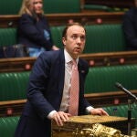 El secretario de Estado para la Salud y la Asistencia en Reino Unido, Matt Hancock, informando a la Cámara de los Comunes sobre la nueva variante.