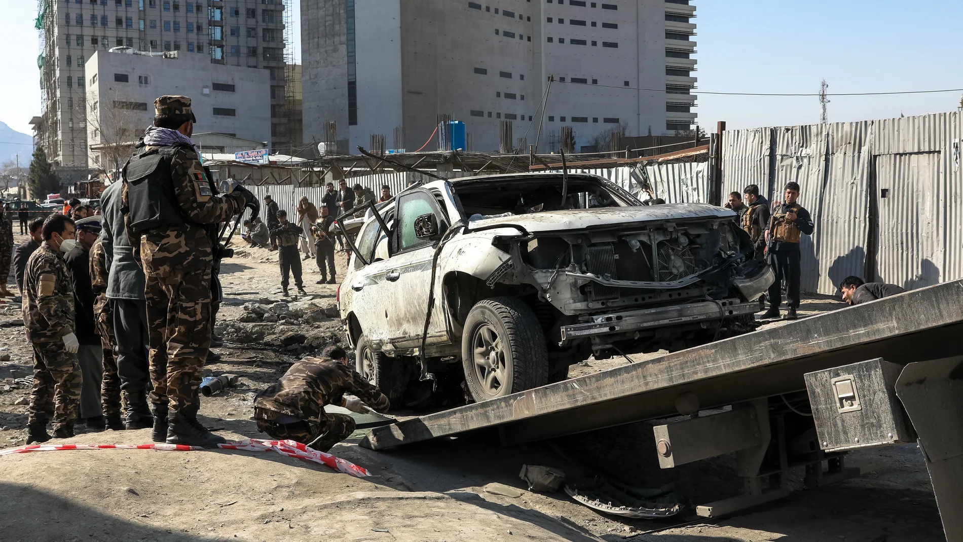 Mohabbatullah Mohammadi, subgobernador de Kabul, y su secretario murieron esta mañana tras la explosión de una bomba lapa adosada a su vehículo