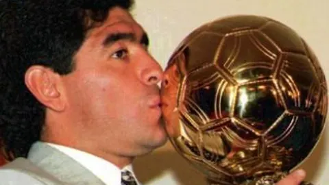 El balón de oro de Maradona