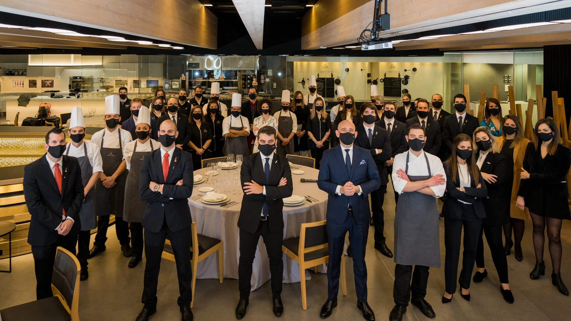 El equipo que forma el Restaurante Ambivium, que ha logrado su primera Estrella Michelin