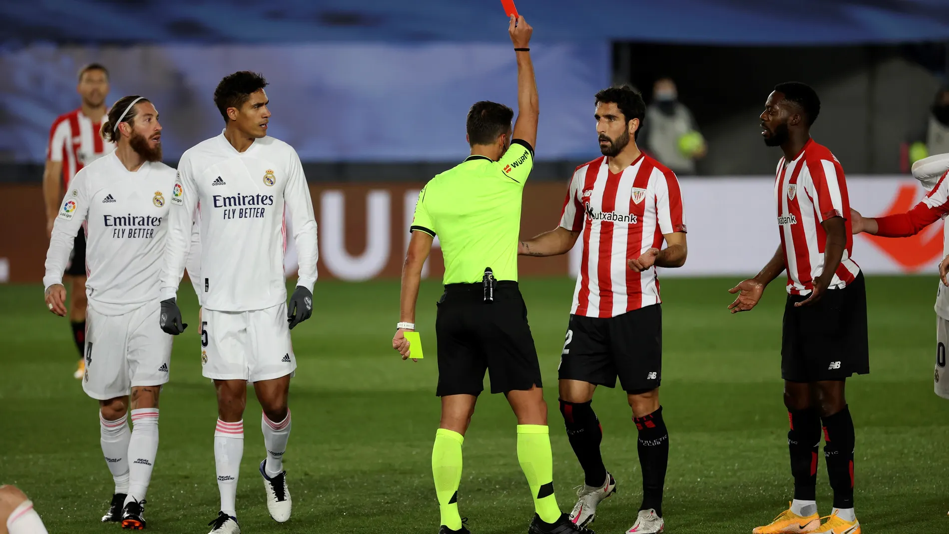 La tarjeta roja a Raúl García dejó al Athletic con un jugador menos a los 13 minutos