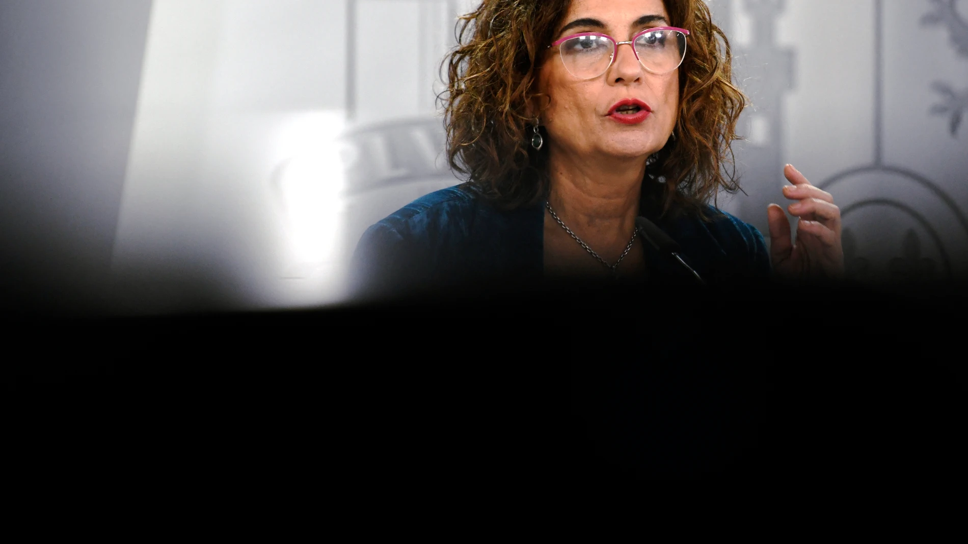 La ministra portavoz y de Hacienda, María Jesús Montero, comparece en rueda de prensa posterior al Consejo de Ministros celebrado en Moncloa, en Madrid (España), a 15 de diciembre de 2020.