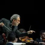 El director Josep Pons en el concierto &quot;Beethoven 250&quot; de la Fundación La Caixa