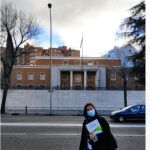 La presidenta de la APROGC, Begoña Uña, ante la Nunciatura