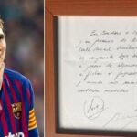 Messi junto la servilleta que le unió al FC Barcelona