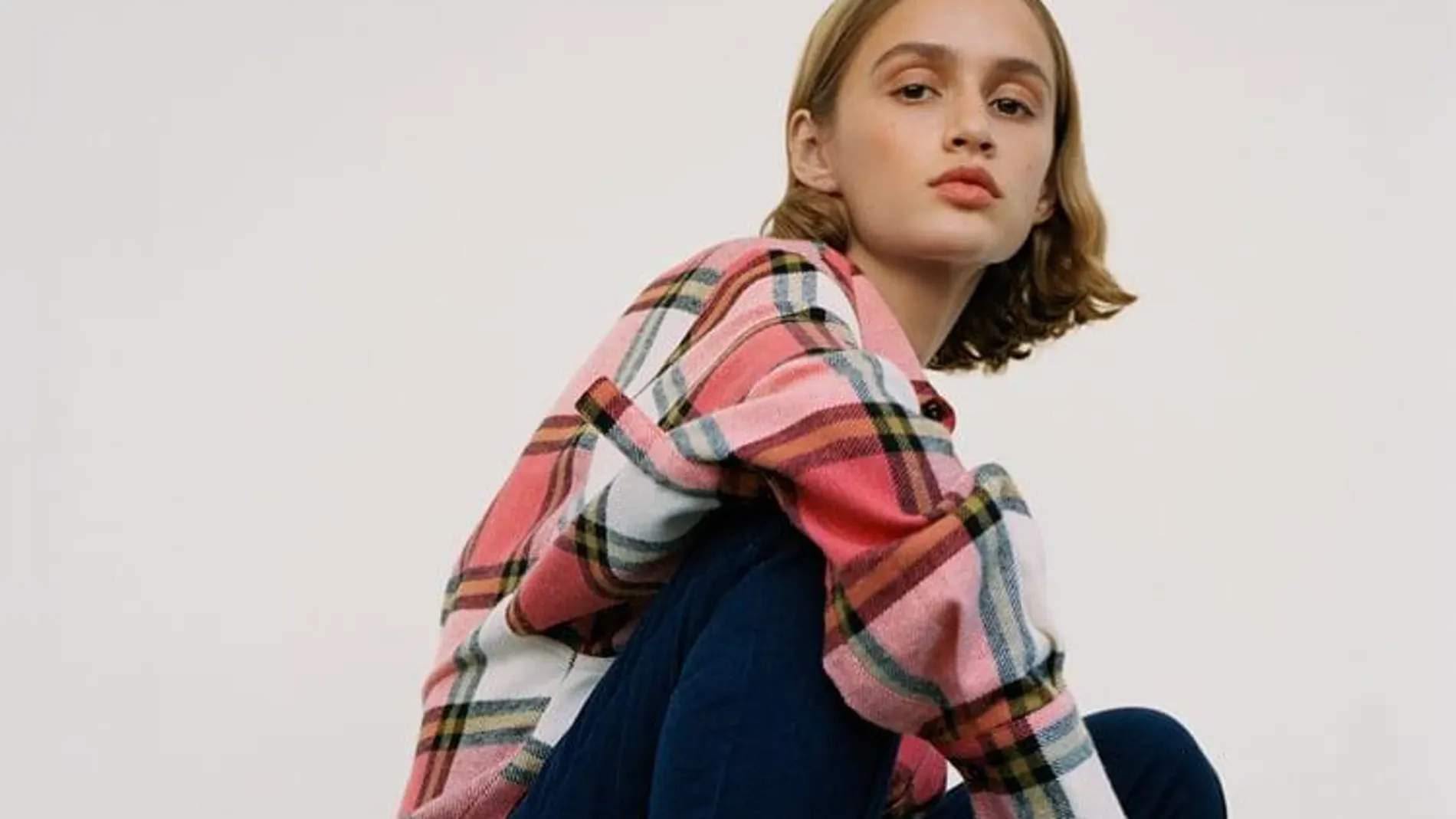 La Vecina Rubia os ha descubierto esta camisa de Zara a modo de vestido.