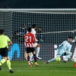 Courtois para el primer intento de Capa, que aprovechó el rechace