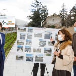 El consejero de Fomento y Medio Ambiente, Juan Carlos Suárez-Quiñones, durante su visita al Real Sitio de San Ildefonso, junto al alcalde, Samuel Alonso