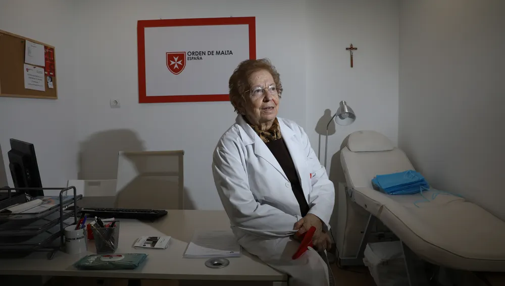 La doctora María Pilar Núñez y Cubero, religiosa de la Orden de Malta, en el centro de asistencia San Juan Bautista (Madrid)