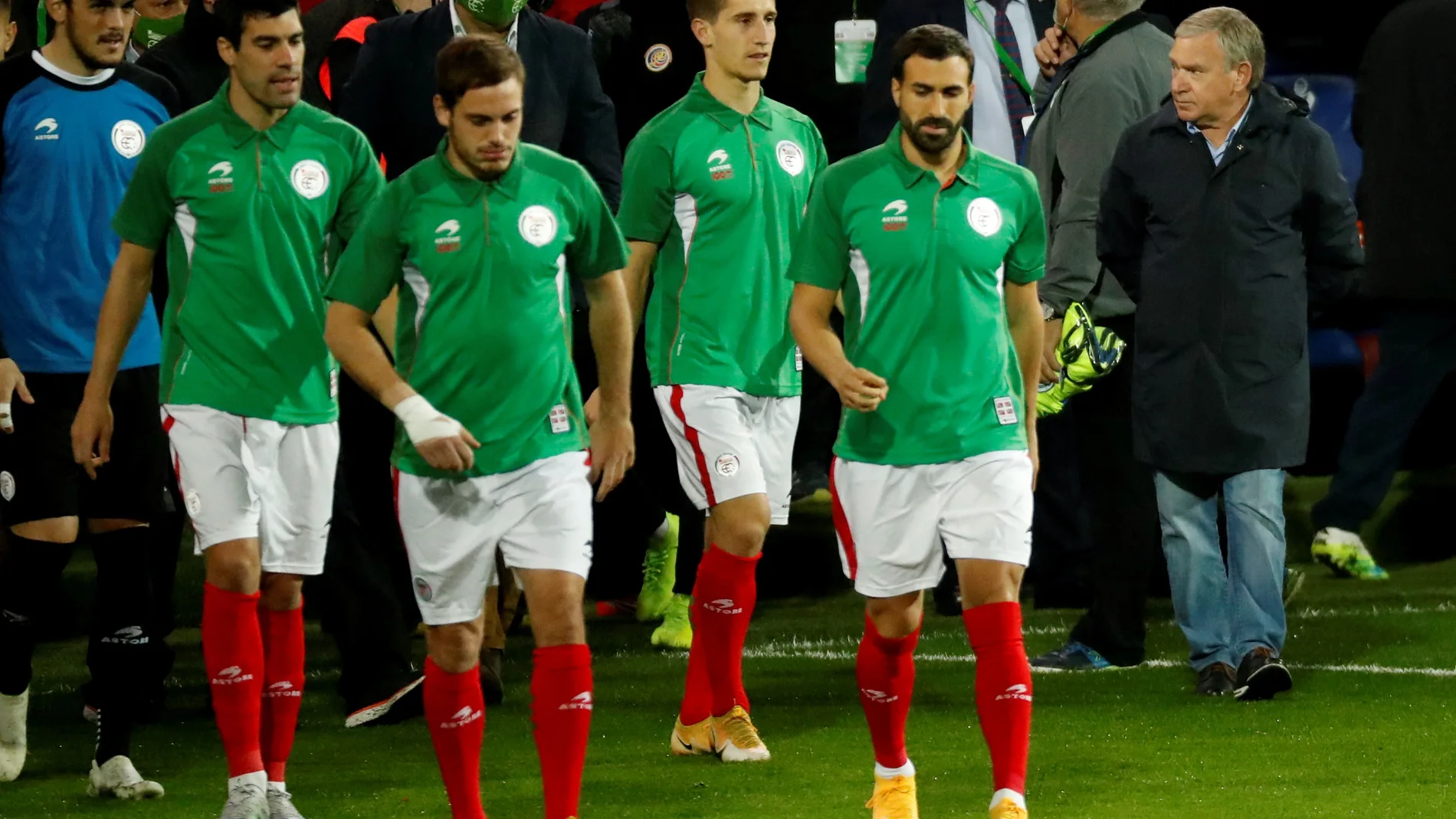 Selección de Euskadi con su entrenador, Javier Clemente, en el partido en el que se enfrentó en 2020 a Costa Rica