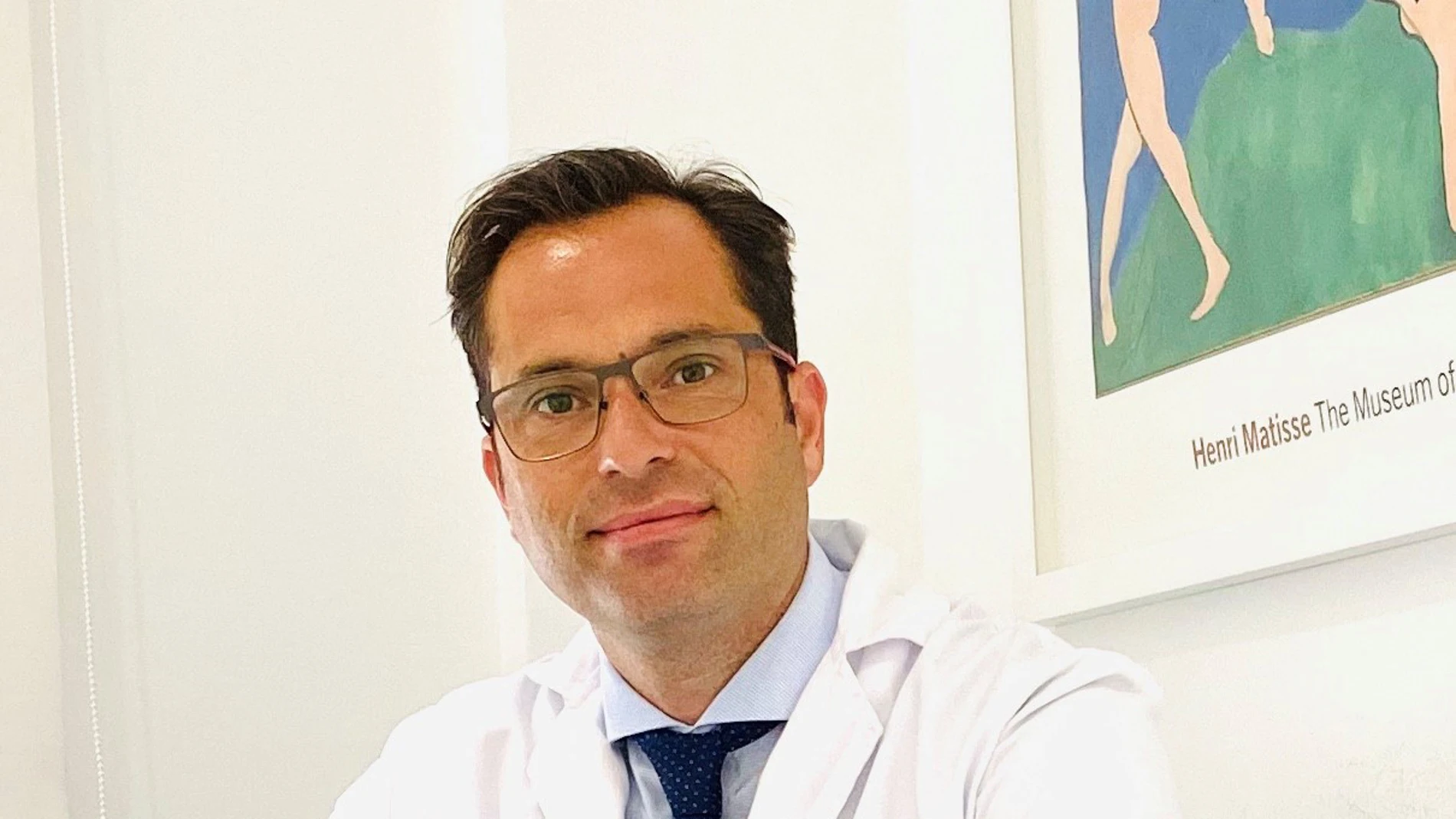 El doctor Jesús Romero Imbroda, jefe del Servicio de Neurología del Hospital Quirónsalud Málaga, responde diez preguntas sobre estimulación magnética transcraneal