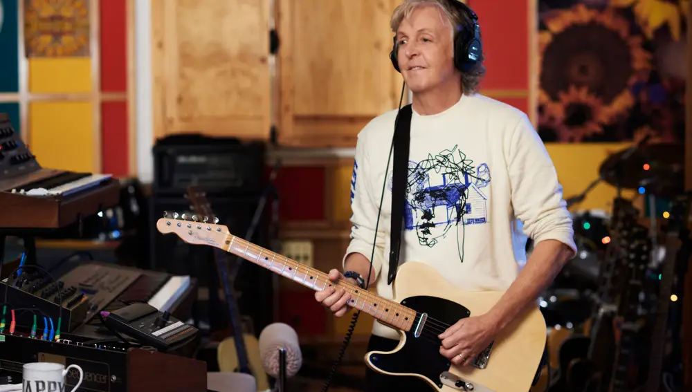 El ex beatle Paul McCartney, en su estudio casero
