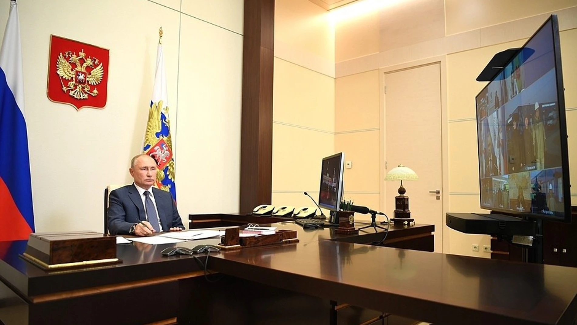 Vladimir Putin en su despacho presidencial
