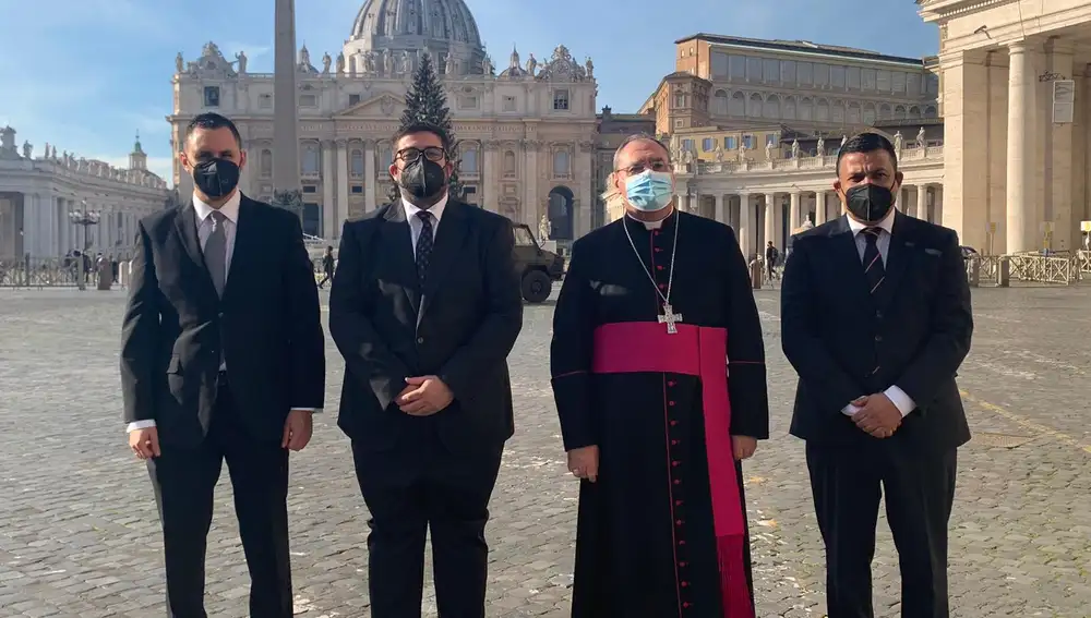 El obispo de Ávila visita al Papa Francisco acompañado del alcalde y el presidente de la Diputación Provincial