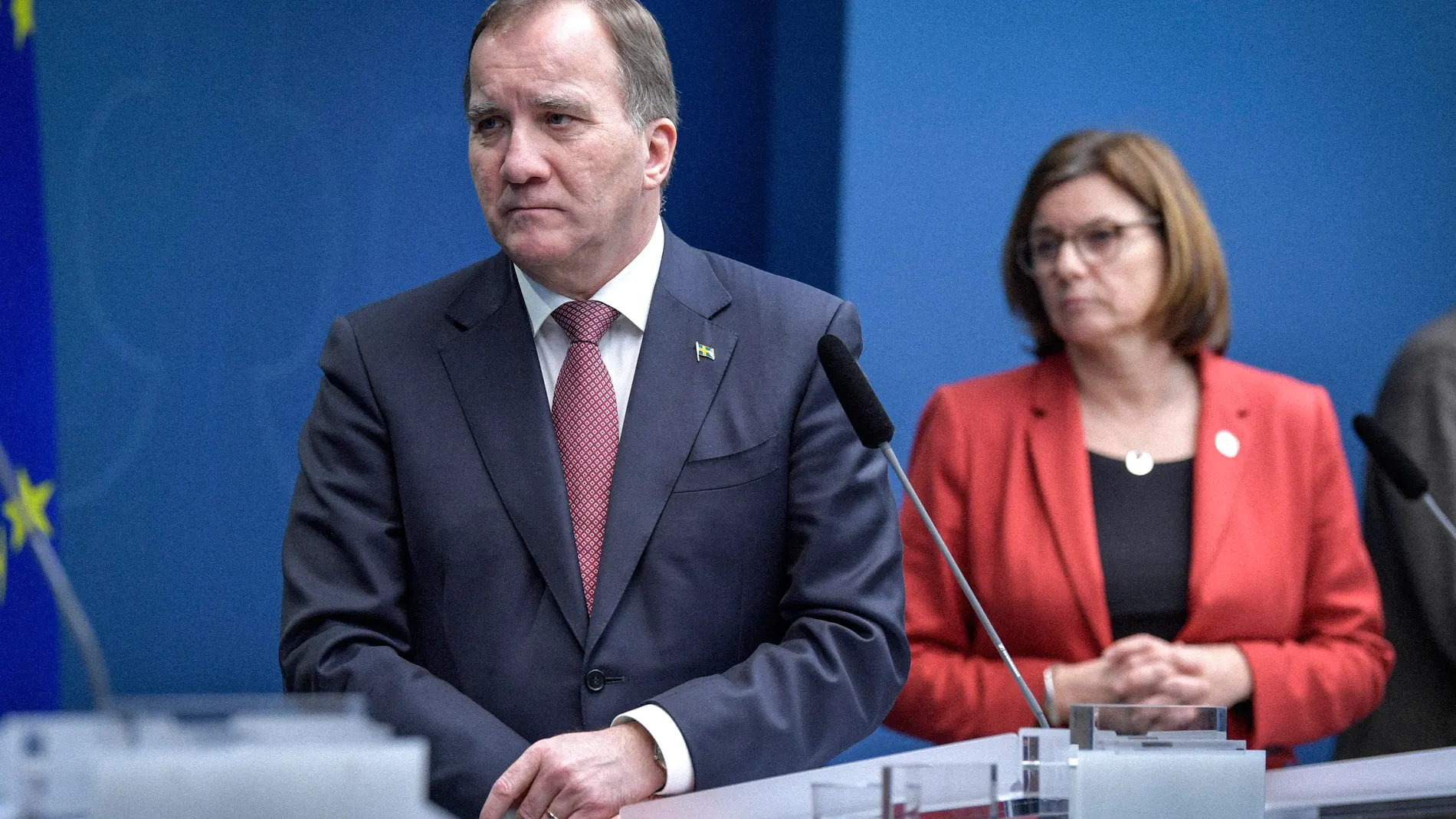 El primer ministro sueco, Stefan Löfven, y la viceprimera ministra Isabella Lovin comparecieron este viernes para anunciar las nuevas medidas