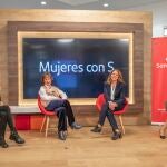 De izq. a derecha, Carolina Cerezuela, moderadora de la apertura de Mujeres con S; Aurora Herráiz Aguila, coach y periodista; Esther Vidal Ferrer, directora comercial de Autovidal, y Celia Torrebadella Barat, directora territorial de Santander en Baleares