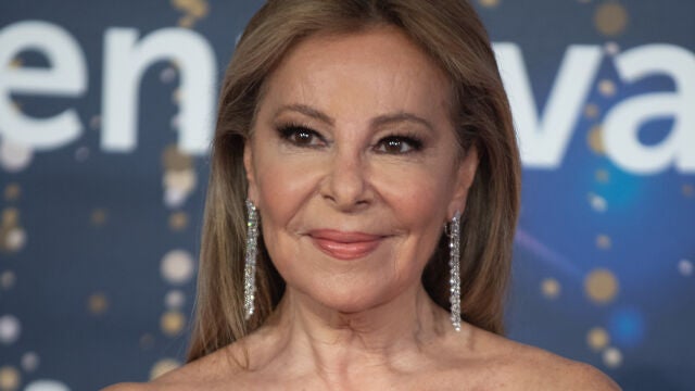 Ana García Obregón posando en el photocall durante la presentación de la programación de Navidad de RTVE: ‘Renueva la ilusión’, en Madrid (España) a 18 de diciembre de 2020.ANA GARCIA OBREGON;ANA OBREGON;TELEVISION;NAVIDAD;CAMPANADAS;FIN DE AÑO;18 DICIEMBRE 2020José Oliva / Europa Press18/12/2020