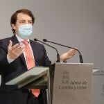 El presidente de Castilla y León, Alfonso Fernández Mañueco, anuncia las medidas de su Gobierno para las Navidades