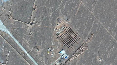 Foto satelital del 11 de diciembre de 2020 de Maxar Technologies muestra la construcción en la instalación nuclear Fordo de Irán