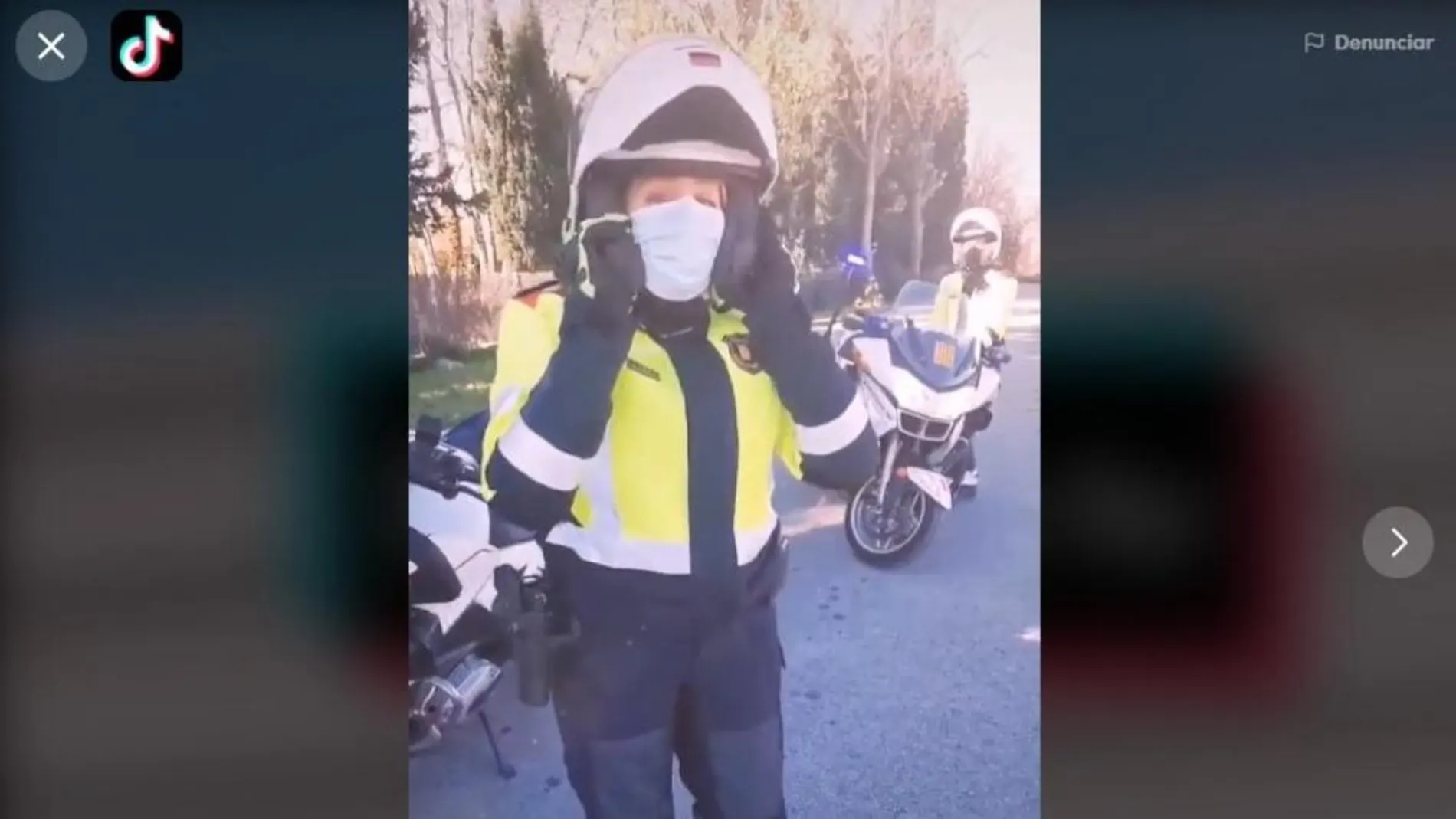 Los Mossos ya lanzaron su primer video en Tik Tok