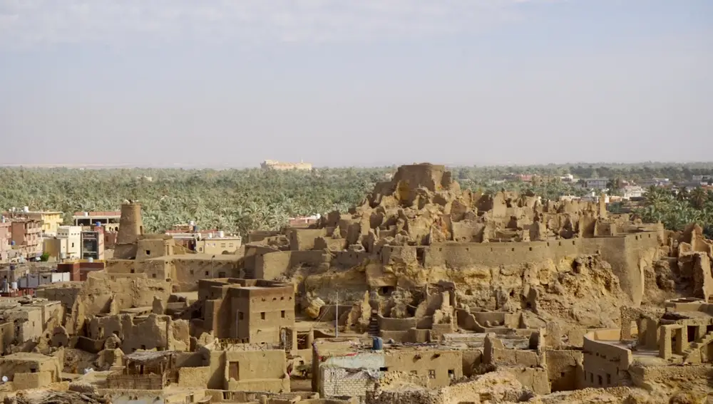 Fortaleza de la vieja ciudad de Shali. Construida con barro, sal y huesos de camello.