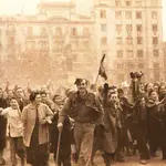 Soldados nacionales recibidos con entusiasmo por la población de Barcelona
