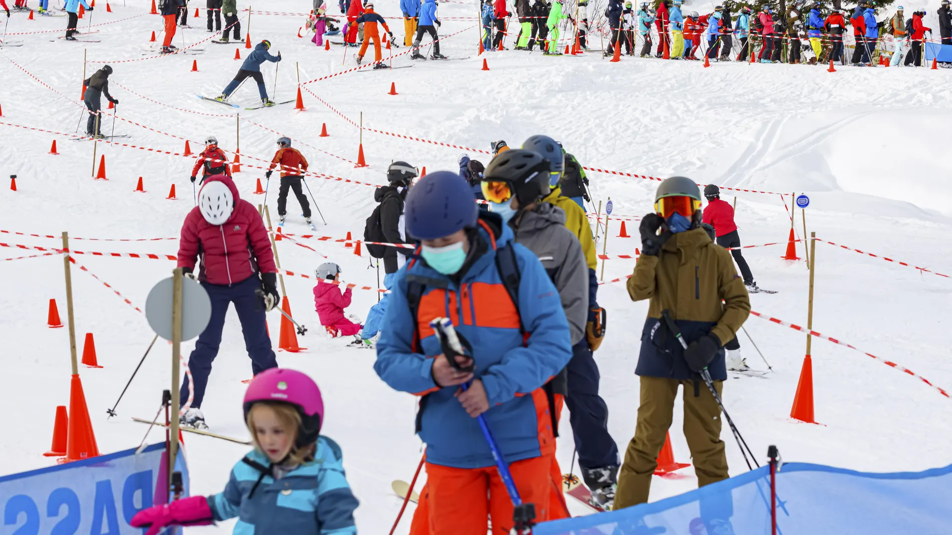 Esquiadores en las pistas de Villars-sur-Ollon, en Suiza