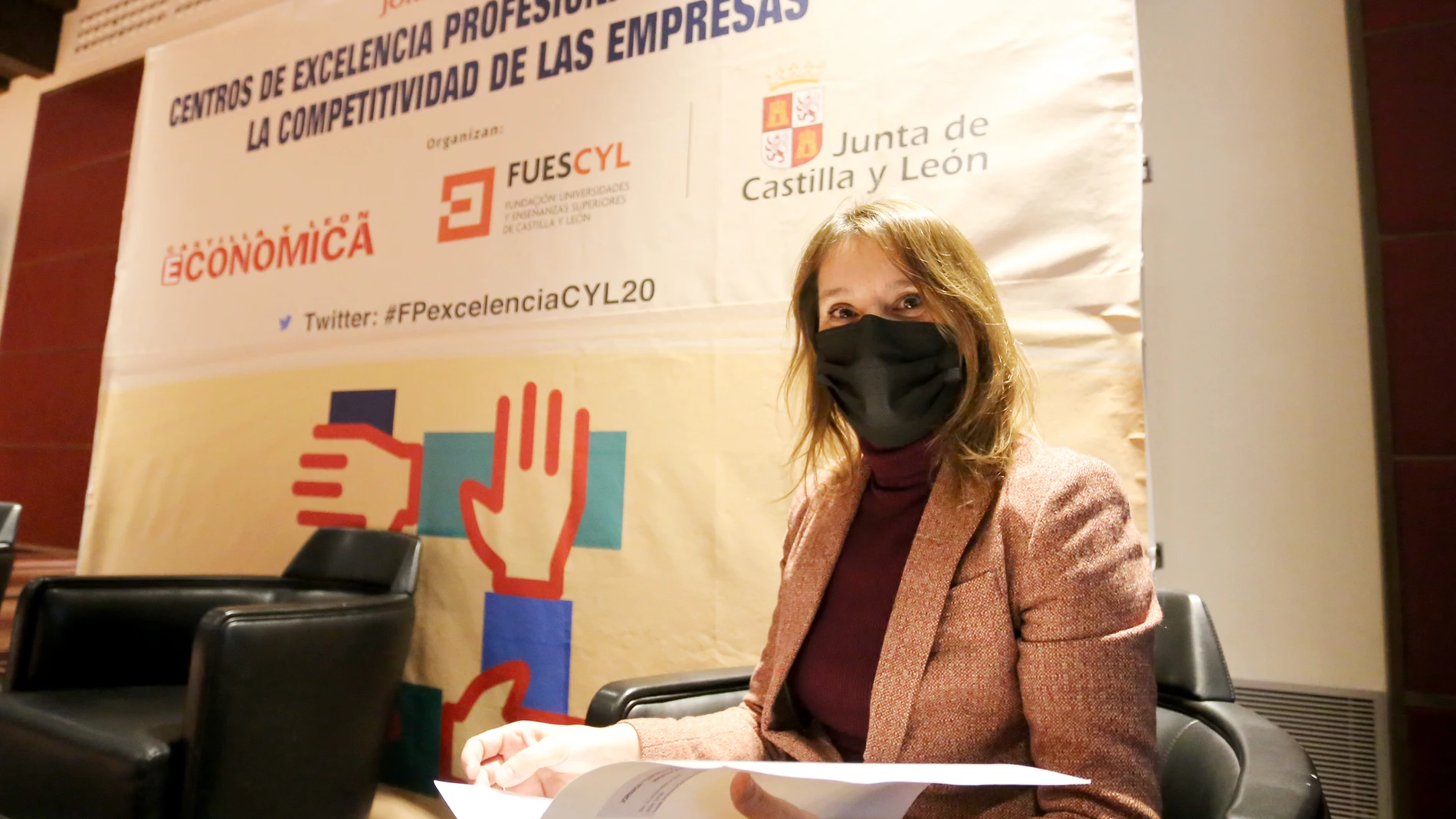 La consejera de Educación, Rocío Lucas, clausura la jornada "Centros de excelencia profesional para aumentar la competitividad de las empresas"
