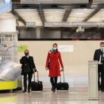 Llegada de un vuelo procedente de Londres al aeropuerto de Barajas, antes de que el gobierno prohiba las operaciones aéreas con el Reino Unido excepto para los ciudadanos con nacionalidad española