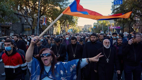 Una protesta contra el primer ministro armenio, Nikol Pashinián, en Ereván