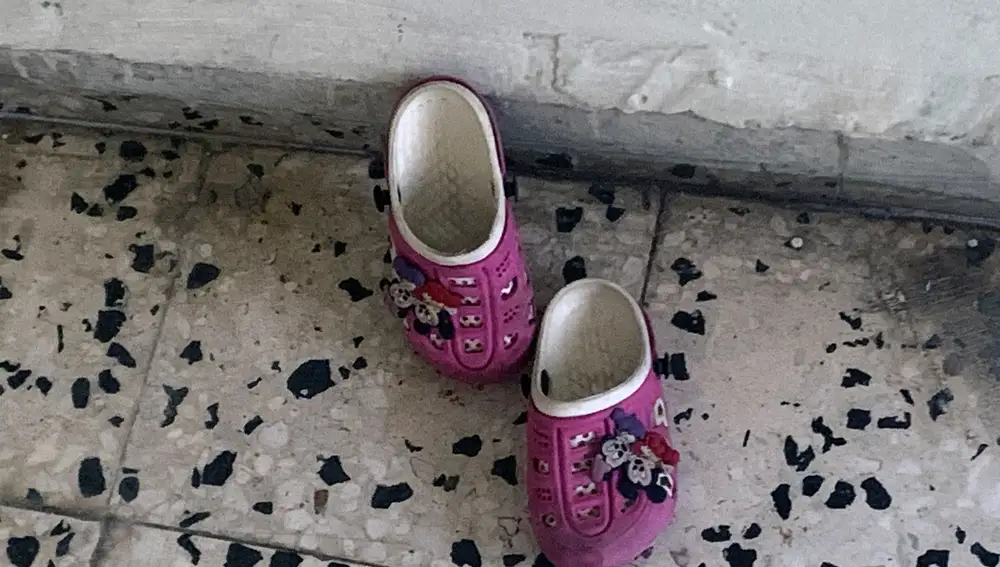 Los zapatos de uno de los hijos de Ahmad en su casa en el norte del Líbano