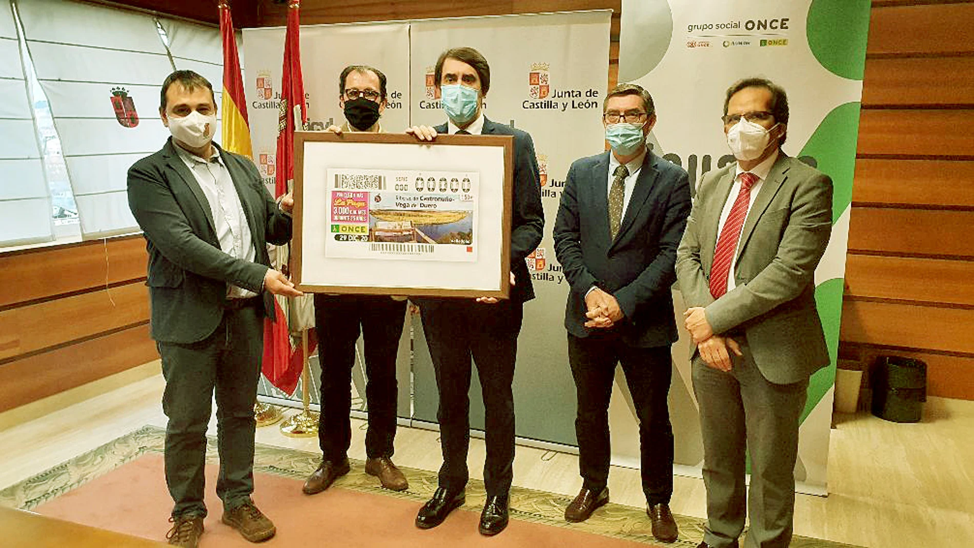 Juan Carlos Suárez-Quiñones, junto a Ismael Pérez, Enrique Seoane, Augusto Cobos y José Ángel Arranz, en la presentación del cupón