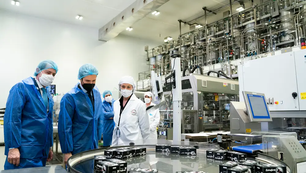 Fernández Mañueco junto a Pablo Casado y Rocío Hervella en las instalaciones de Prosol