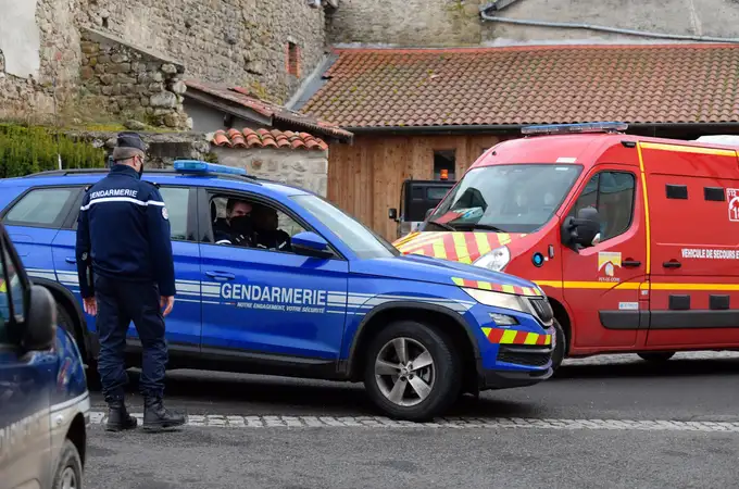 Tres policías asesinados a tiros y un cuarto herido en el centro de Francia