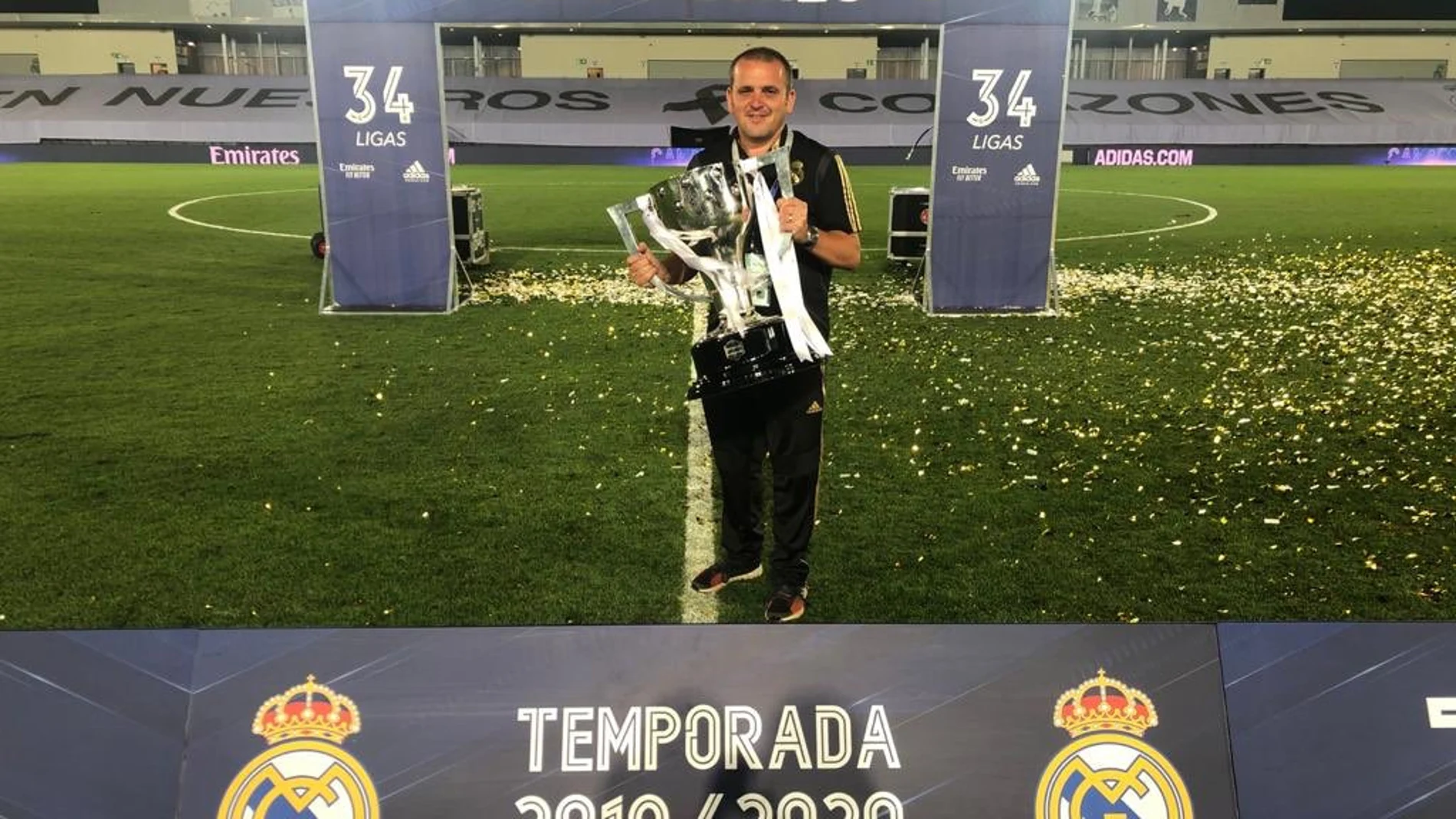 Paul Burgess celebra la Liga ganada por el Real Madrid la temporada pasada.