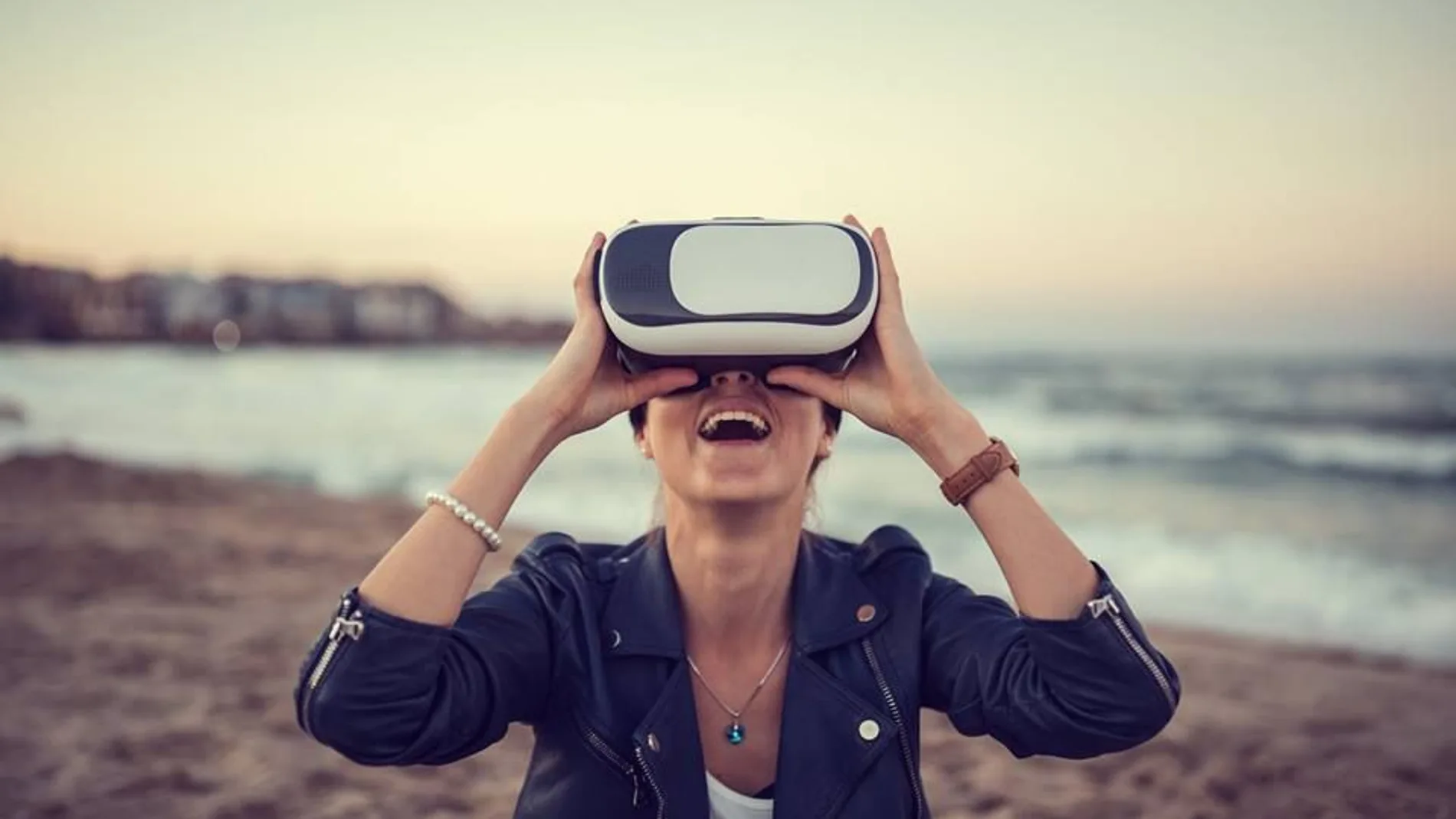 gafas de realidad virtual en la playa