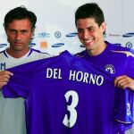 Asier del Horno, junto a José Mourinho, en su presentación con el Chelsea.
