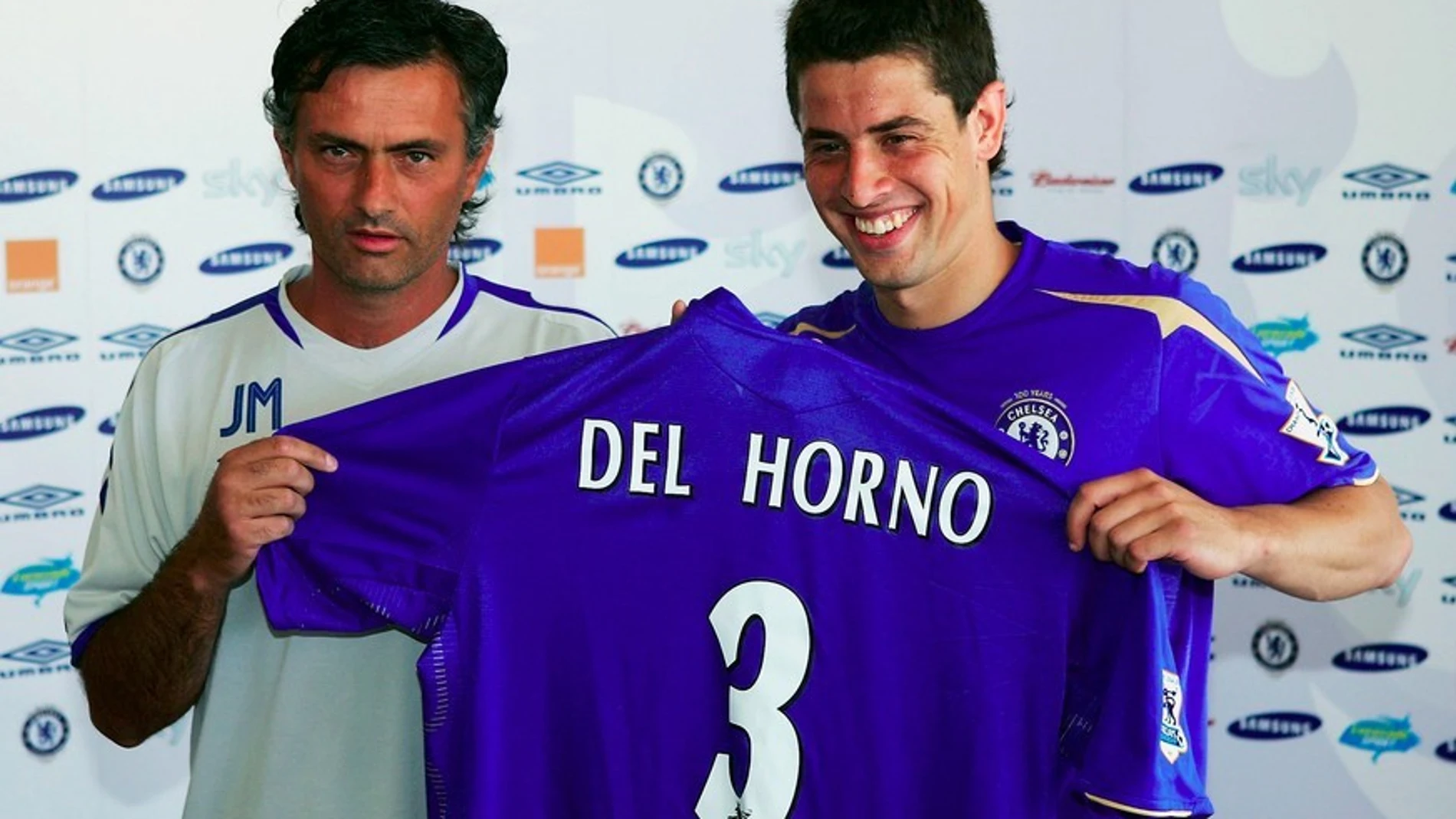 Asier del Horno, junto a José Mourinho, en su presentación con el Chelsea.