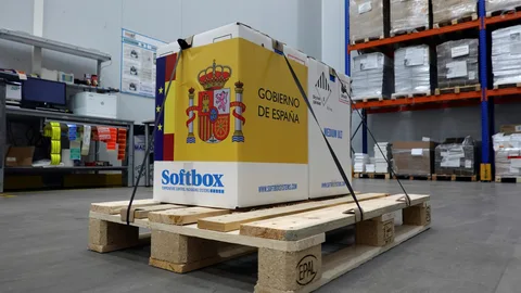 Las primeras dosis de la vacuna frente al COovid-19 desarrollada por la compañía Pfizer llegaron al centro logístico de Pfizer en Guadalajara