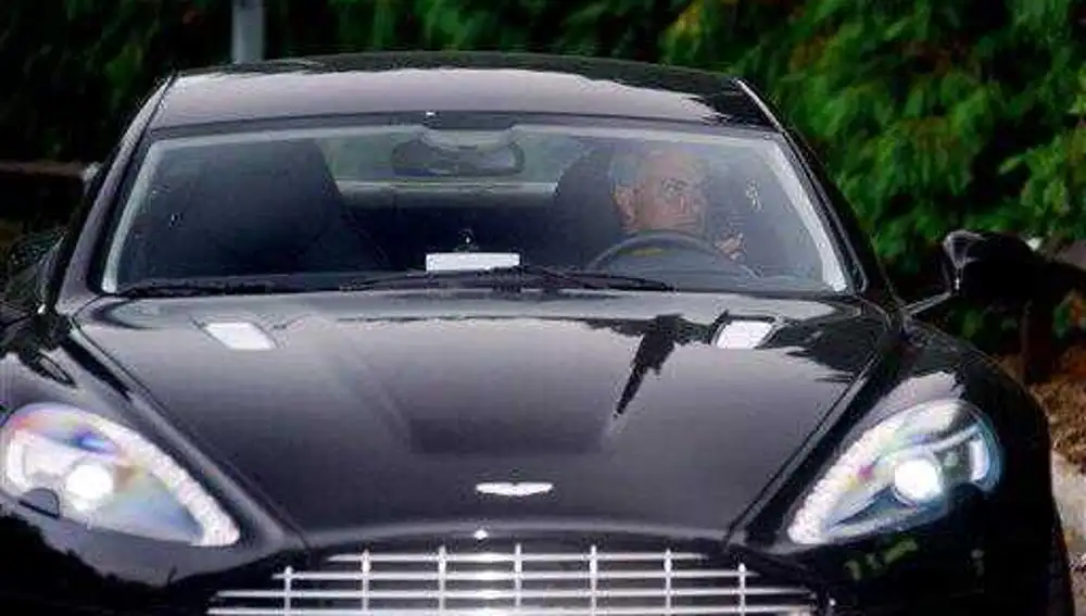 Mourinho conduce su Aston Martin