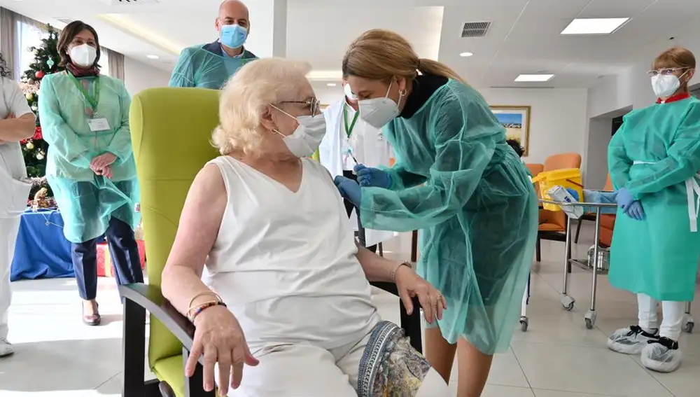 Pilar y Antonio, portadores de la esperanza con las primeras vacunas