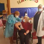  Los mayores de la residencia La Milagrosa de Armilla acogen con satisfacción la vacuna