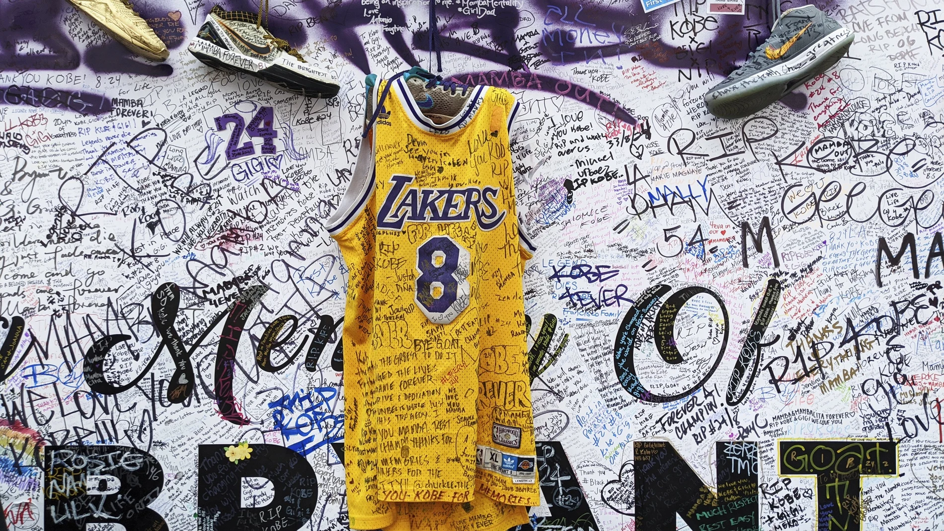 Mural de homenaje a Kobe Bryant en Los Ángeles