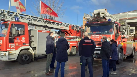 Visita del diputado y de los jefes de los parques provinciales de bomberos a Medina del Campo