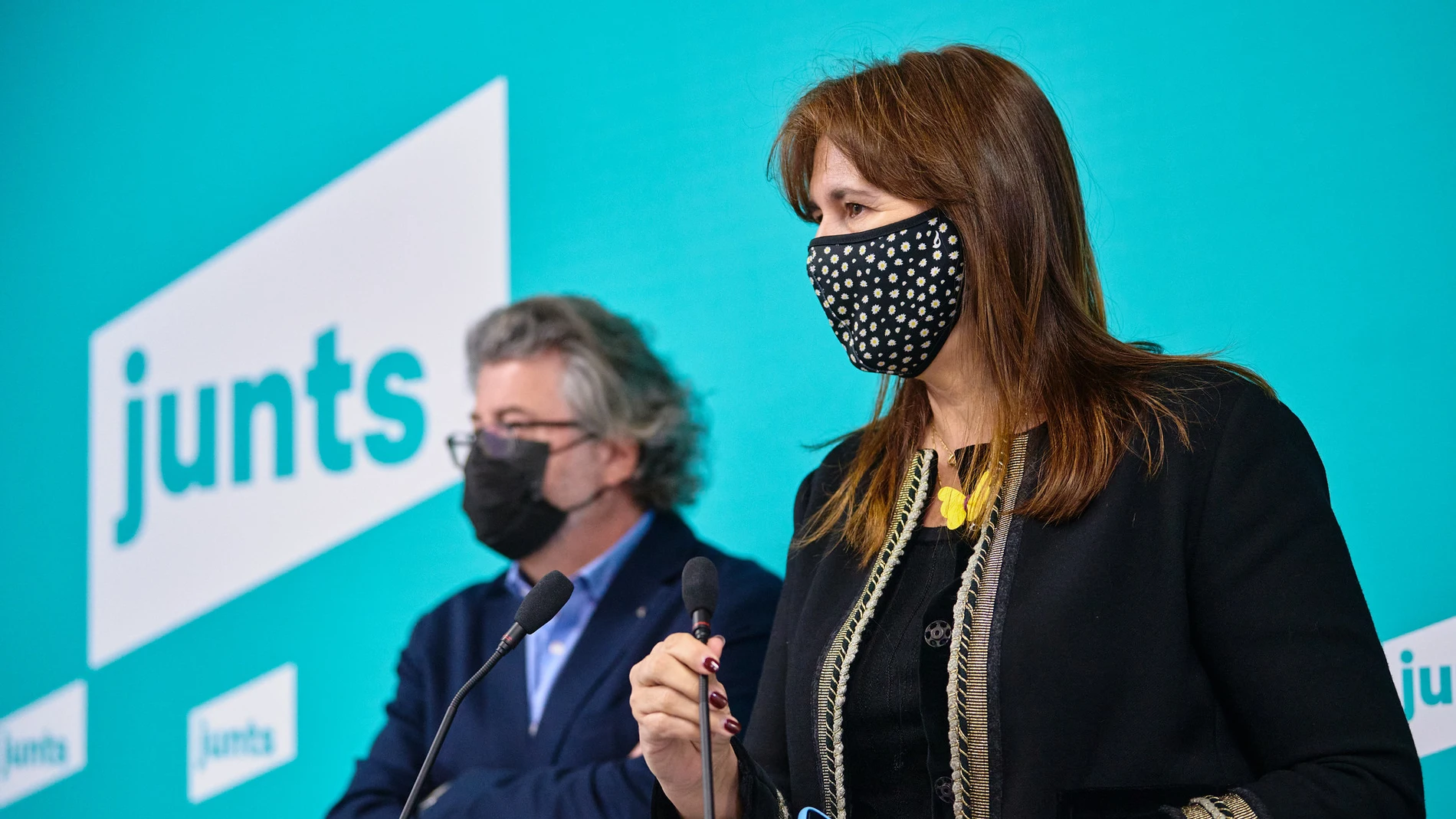 Laura Borràs (JxCat) y Toni Castellà (Demòcrates) en rueda de prensa