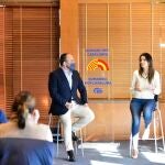 El presidente del PP catalán, Alejandro Fernández, y la hasta ahora portavoz de Cs en el Parlament y el Senado, Lorena Roldán