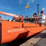 Varios militares de la armada a bordo del buque de investigación oceanográfica Hespérides