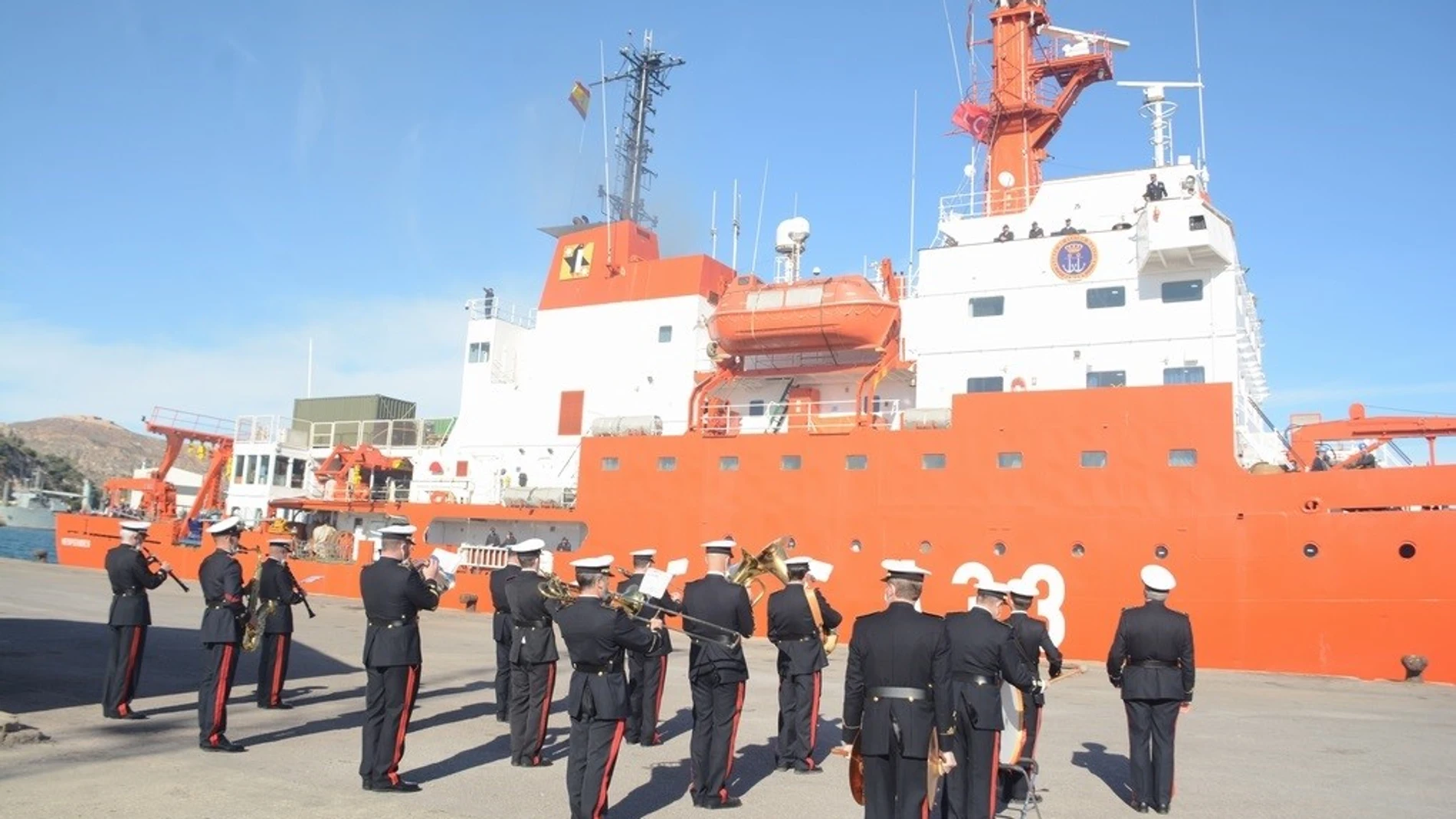 Imagen de la despedida del buque Hespérides en CartagenaARMADA30/12/2020